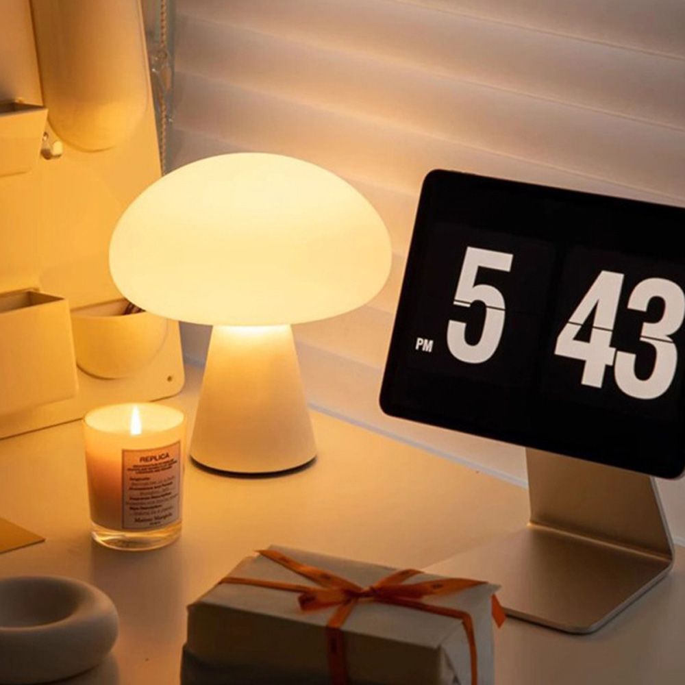 キノコ型LEDテーブルランプ 無段階調光可能 色温度・明るさ - Mushroom Table Lamp のレビューと価格